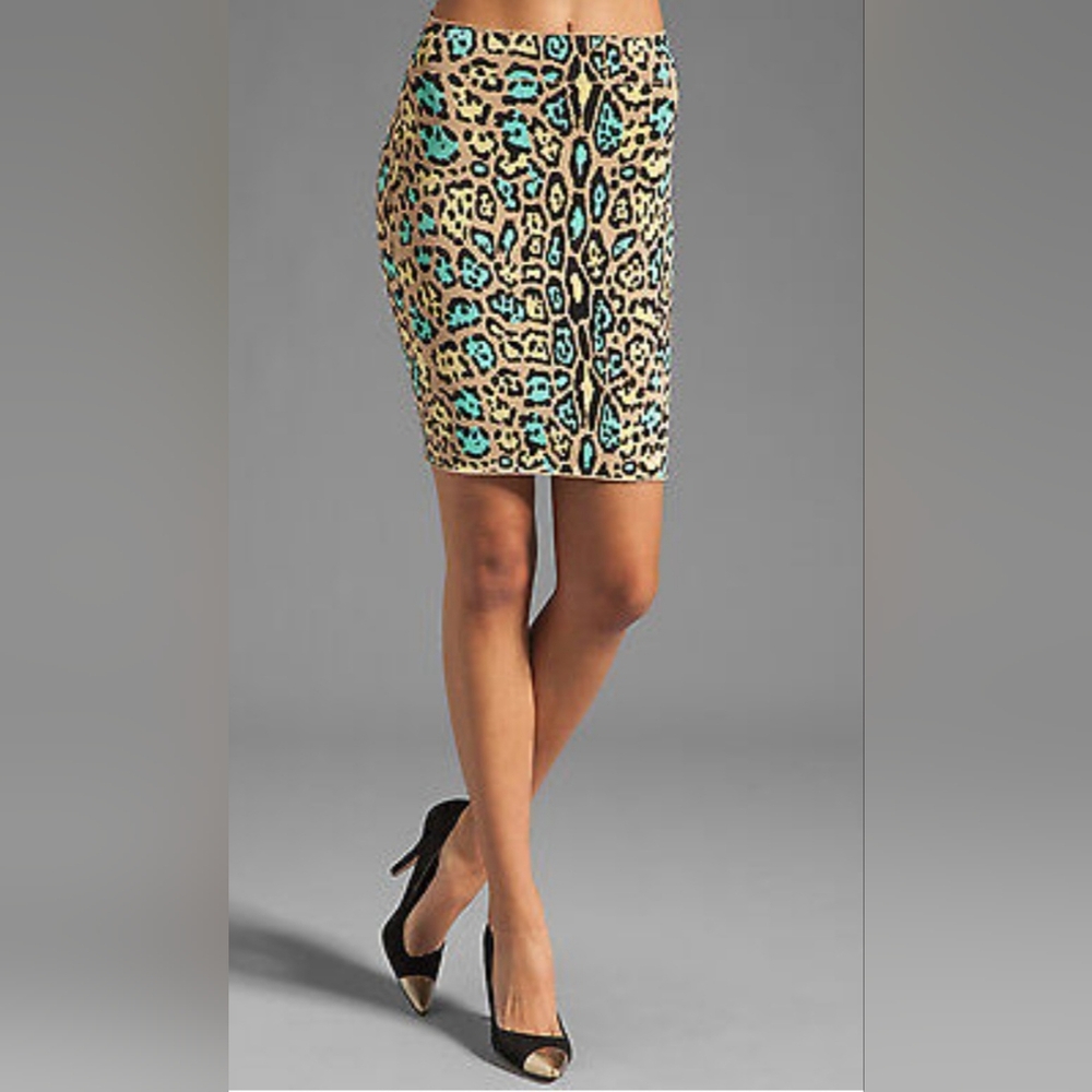 BCBGMAXAZRIA Lucine Midi Skirt. Size Small. NWT!